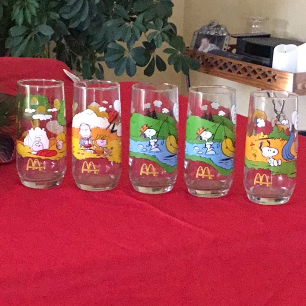 McDonalds original vintage Snoopy Camp glasses, set of 5, one duplicate